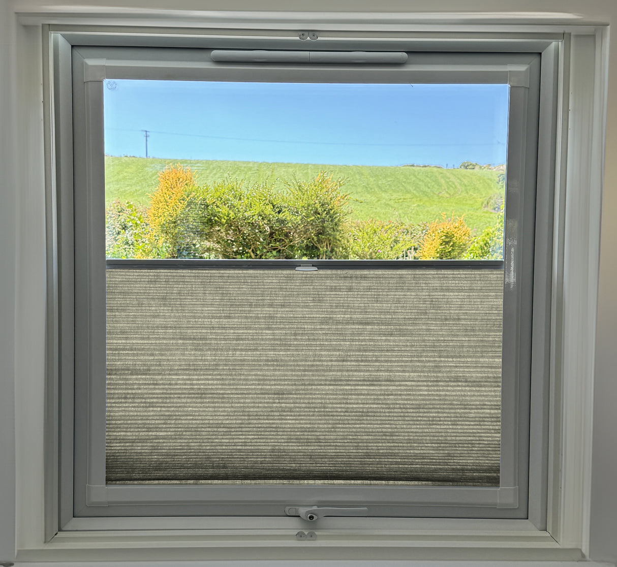 Perfect Fit Duette® Blind Dim Out Scallop - Blinds4All.co.uk