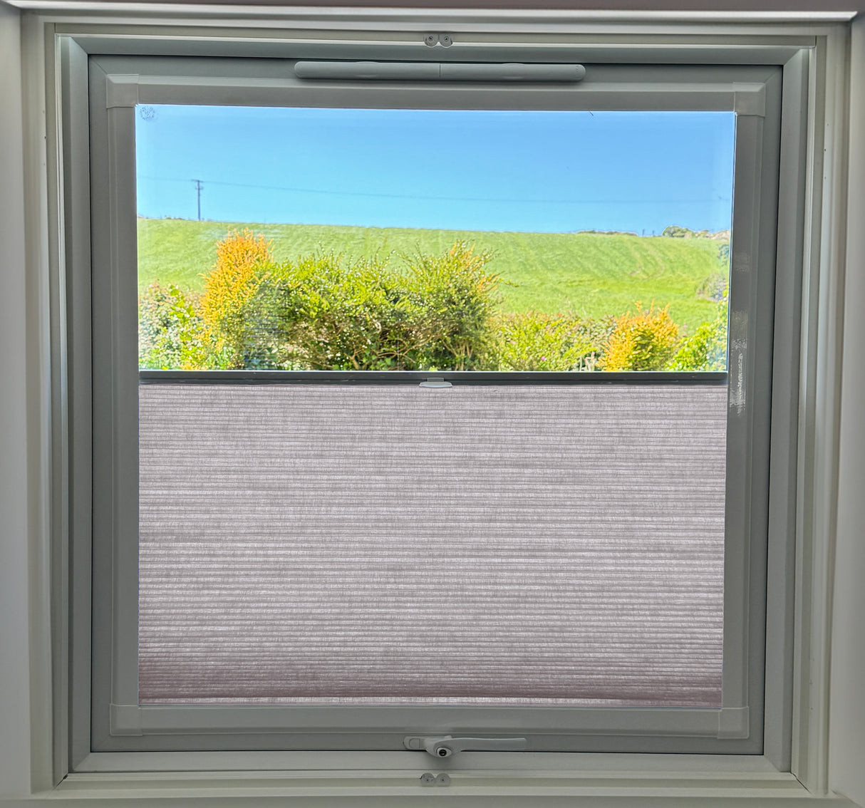 Perfect Fit Duette® Blind Dim Out Pastel Parchment