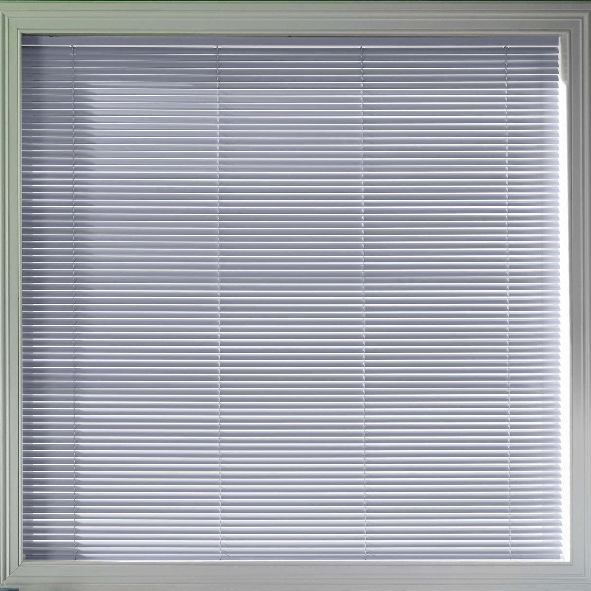 Sample - Vibe Silver 25mm - Blinds4All.co.uk