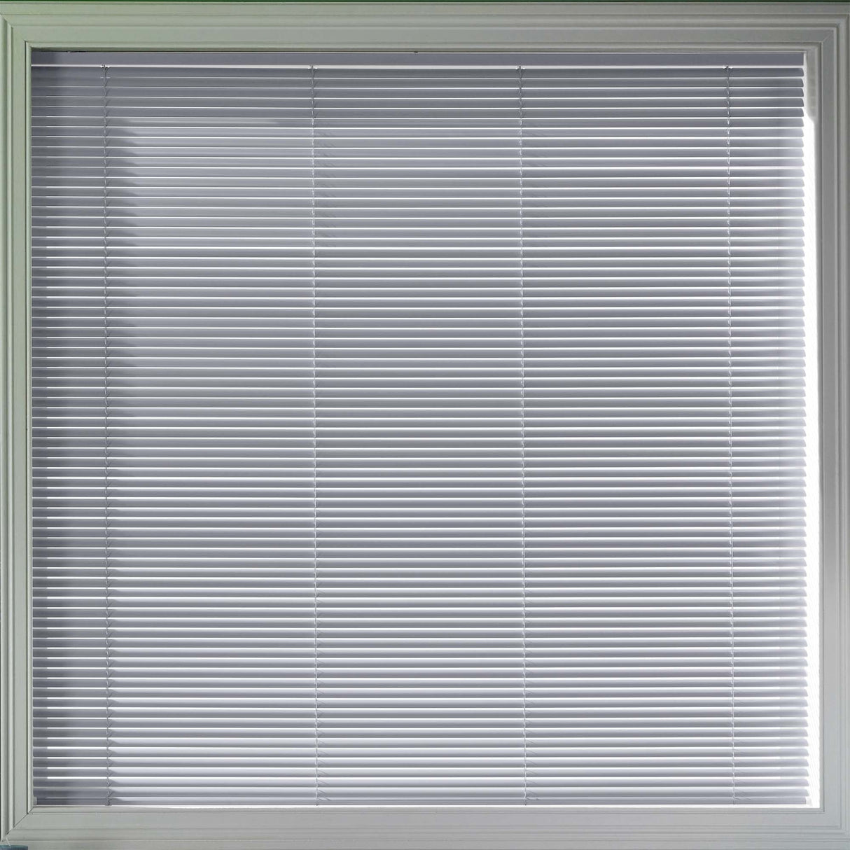 Sample - Zircon 25mm - Blinds4All.co.uk